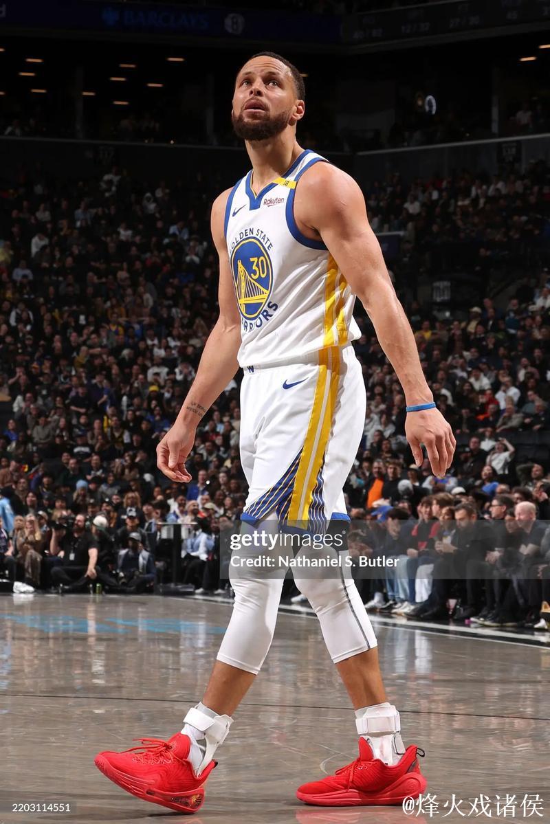 Siegel:库里再现神级表现,勇士防守低迷成拖累 Siegel:库里再现神级表现,勇士防守低迷成拖累