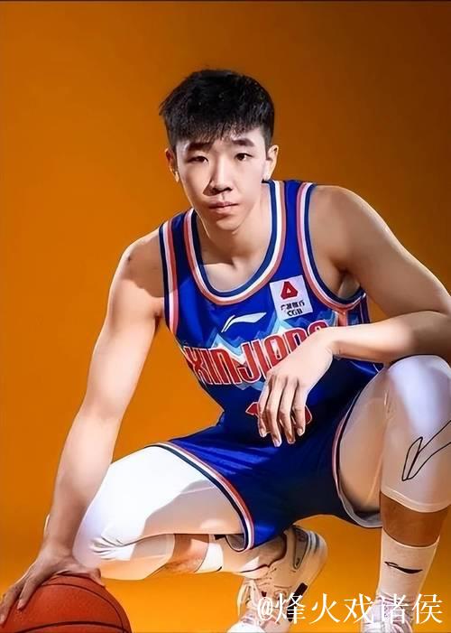 媒体人：新疆球员刘懿霆在体测中膝盖受伤